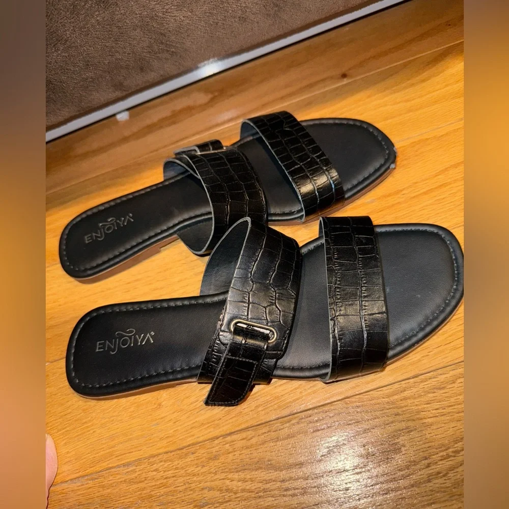 Enjoiya Adjustable Black Slide Sandals Size 9.